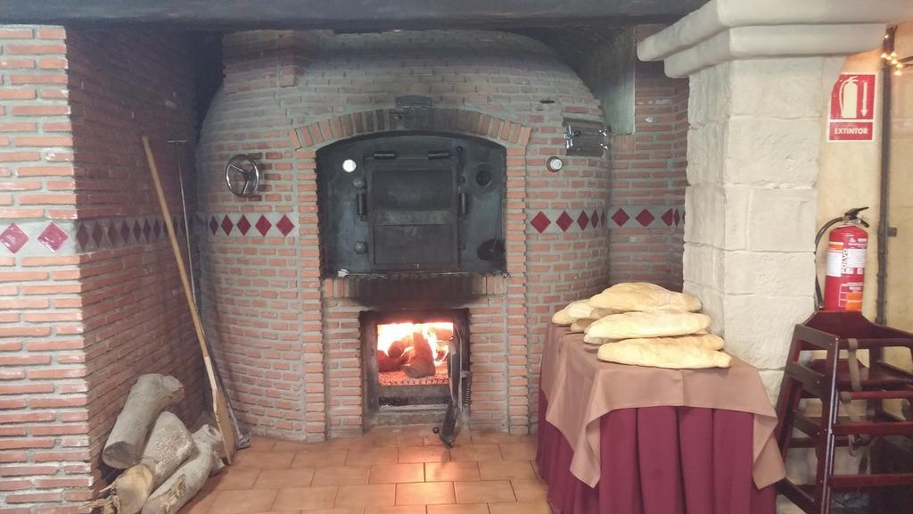 Vélez de Benaudalla Hotel La Brasa מראה חיצוני תמונה