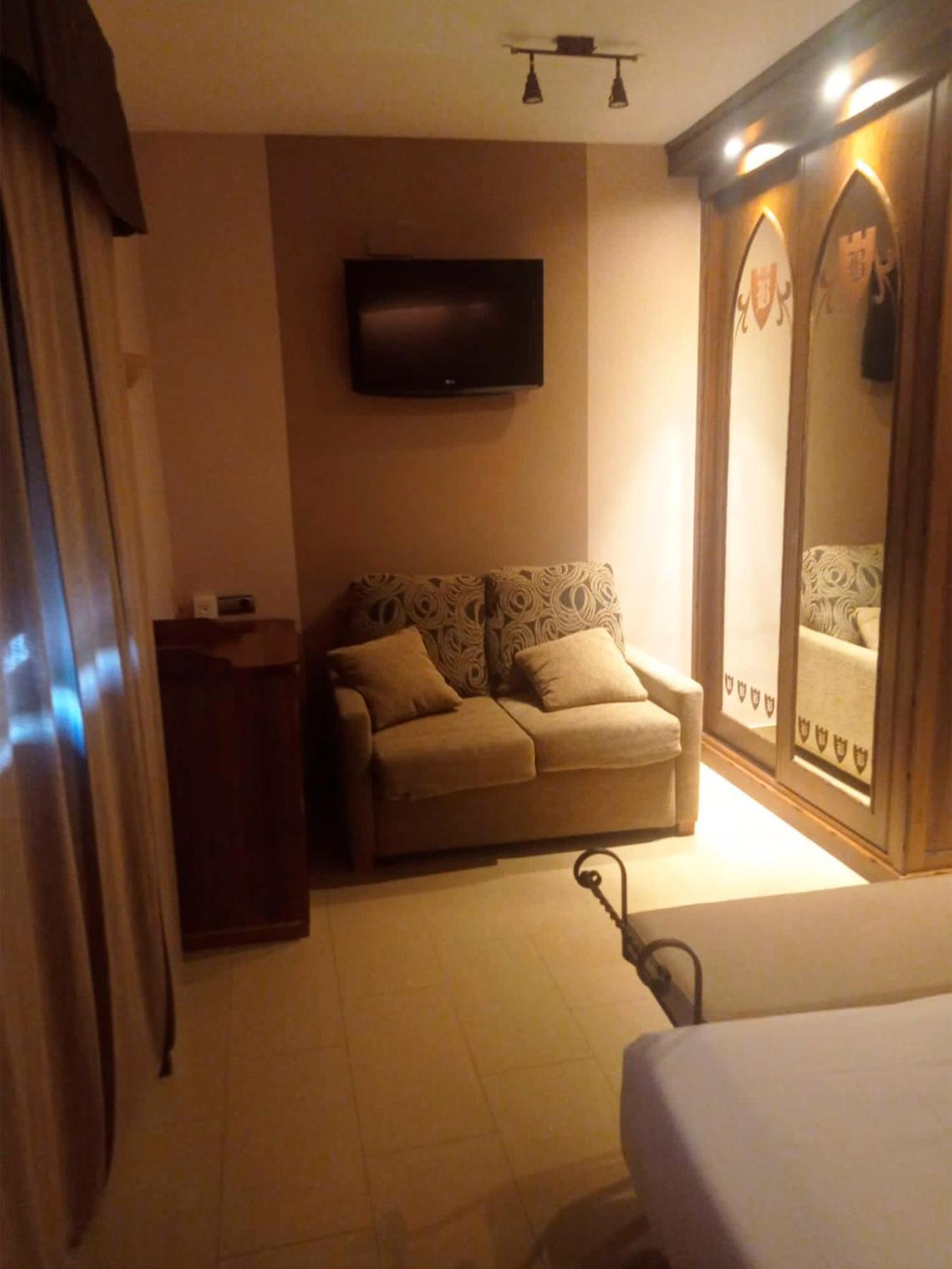 Vélez de Benaudalla Hotel La Brasa מראה חיצוני תמונה