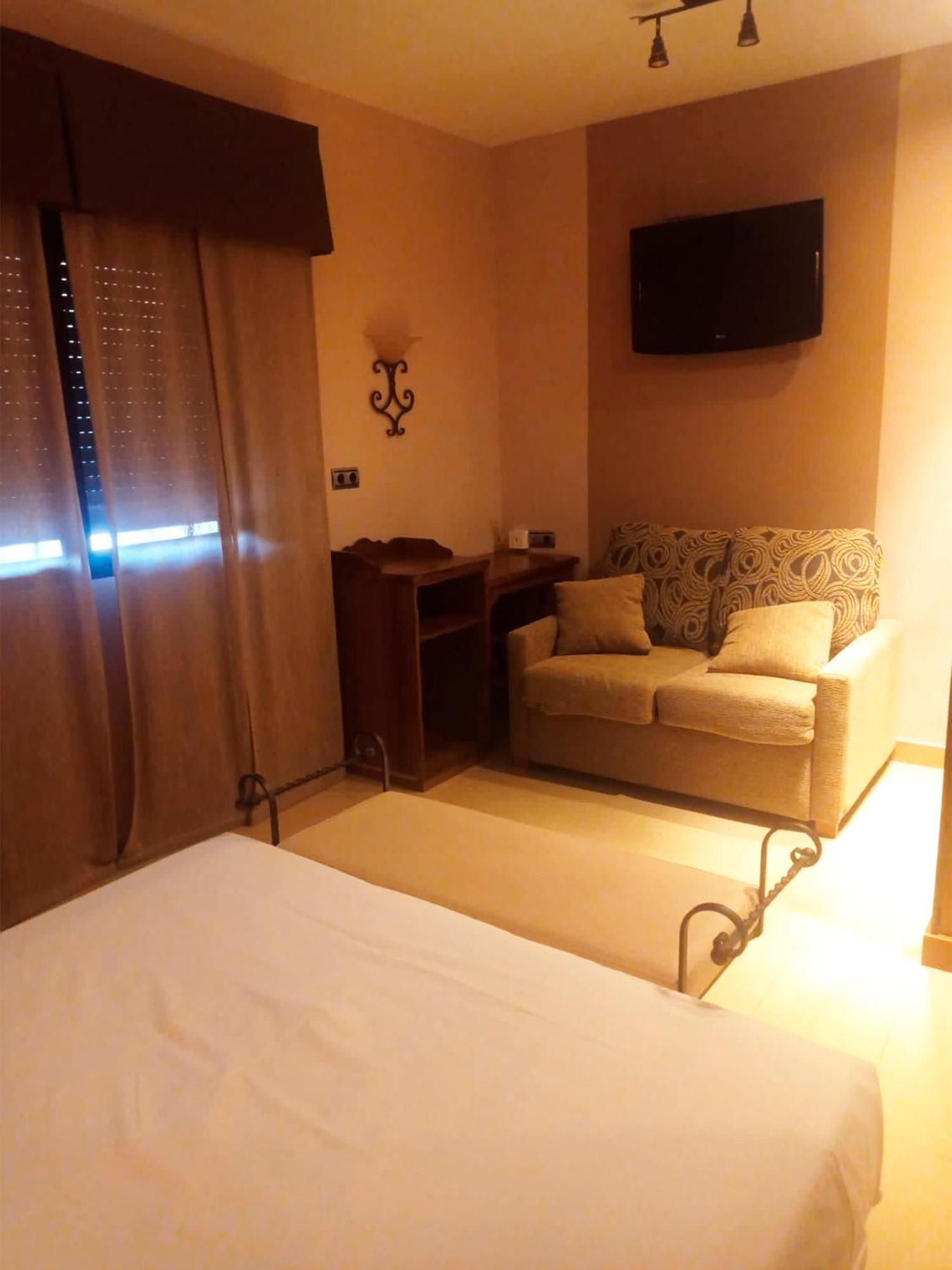 Vélez de Benaudalla Hotel La Brasa מראה חיצוני תמונה
