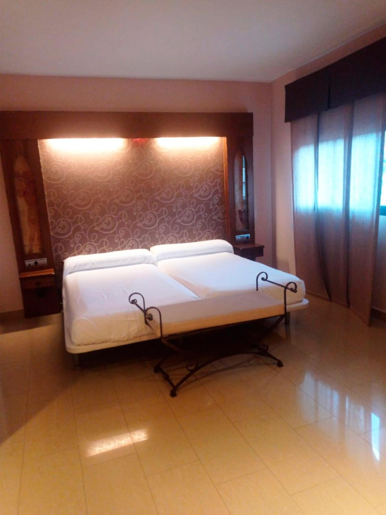 Vélez de Benaudalla Hotel La Brasa מראה חיצוני תמונה